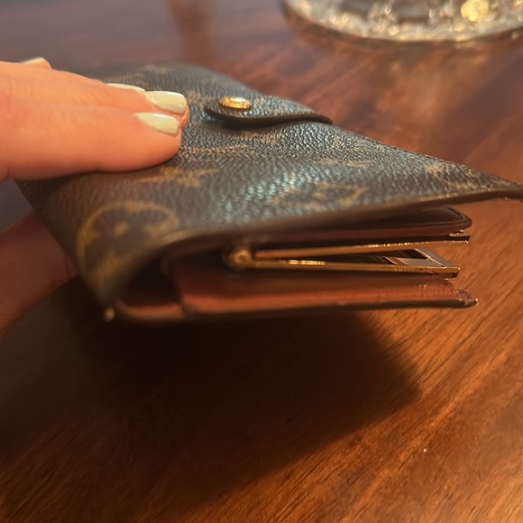 Preowned Authentic LV wallet - Picture 17 of 17